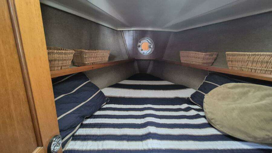 Larose des Vents V 33ft Hunter Yacht For Sale