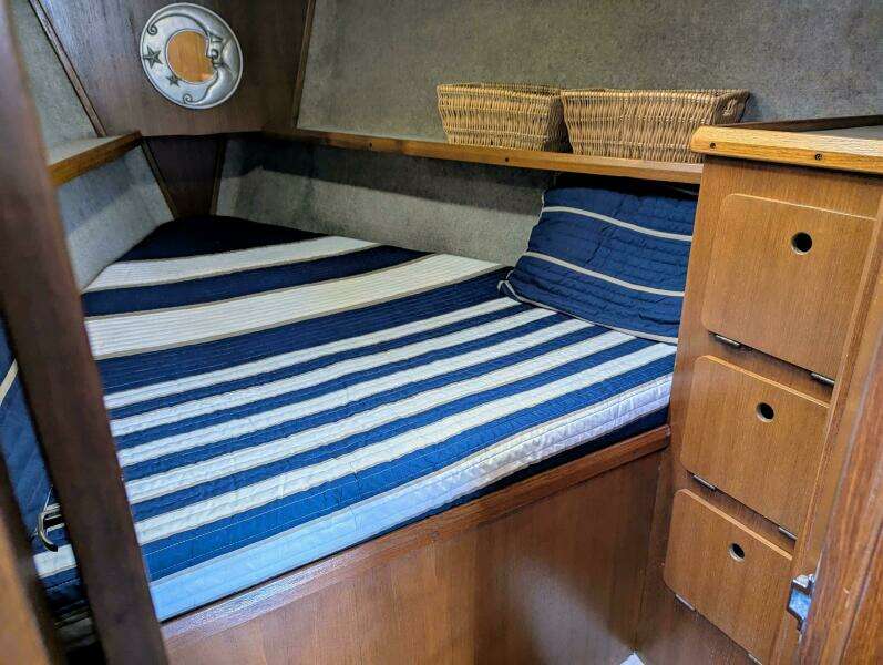 Larose des Vents V 33ft Hunter Yacht For Sale