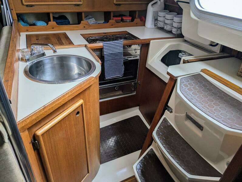 Larose des Vents V 33ft Hunter Yacht For Sale