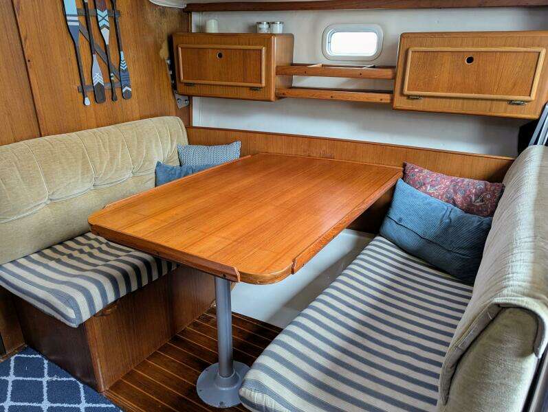 Larose des Vents V 33ft Hunter Yacht For Sale