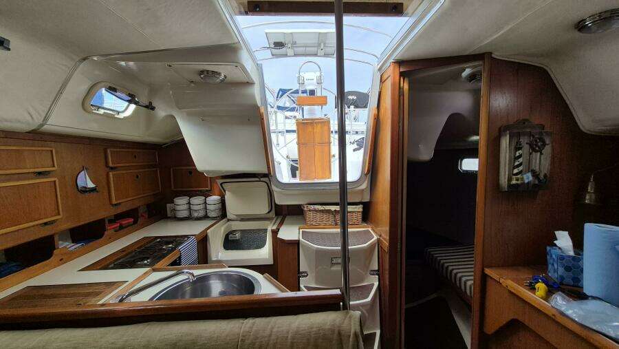 Larose des Vents V 33ft Hunter Yacht For Sale