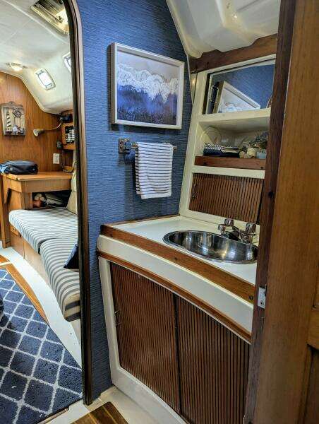 Larose des Vents V 33ft Hunter Yacht For Sale