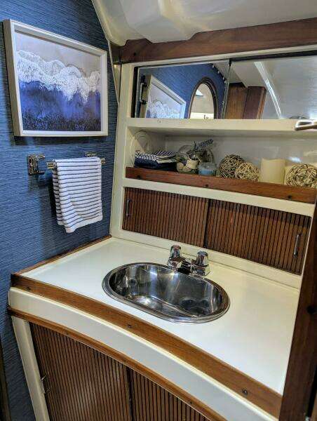 Larose des Vents V 33ft Hunter Yacht For Sale