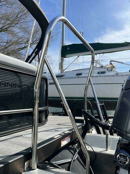 22ft Bennington Yacht For Sale