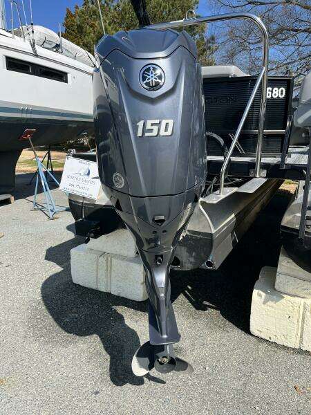 22ft Bennington Yacht For Sale