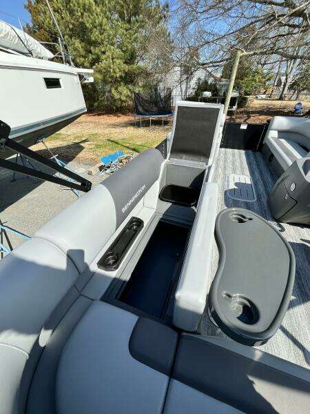 22ft Bennington Yacht For Sale