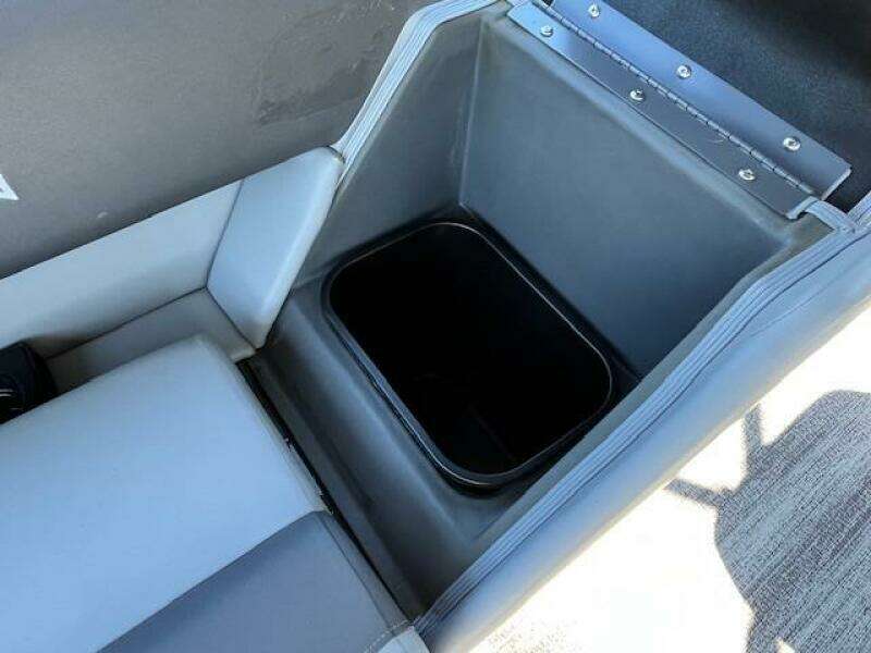 22ft Bennington Yacht For Sale