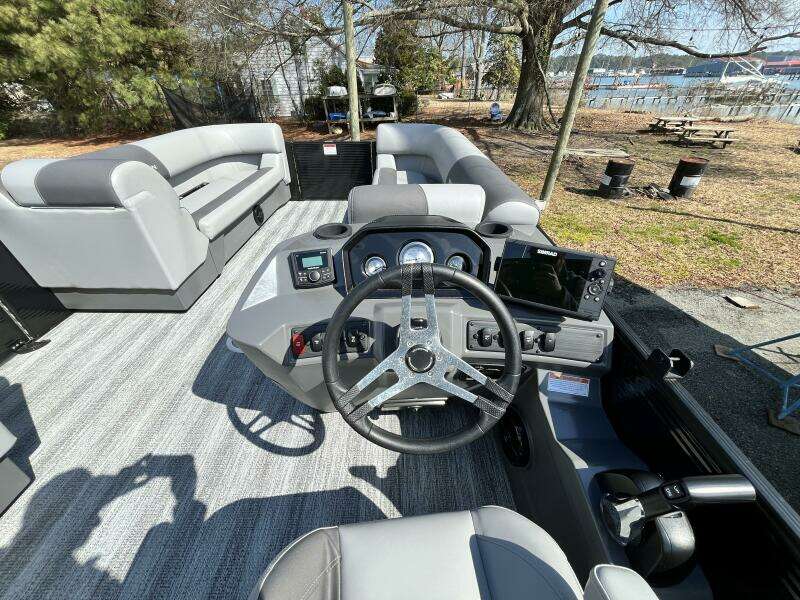 22ft Bennington Yacht For Sale