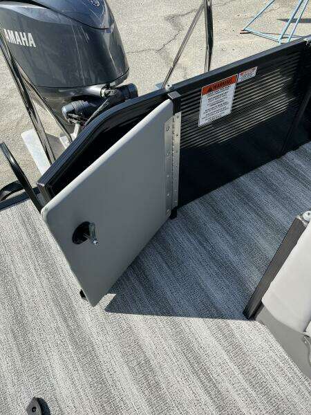 22ft Bennington Yacht For Sale