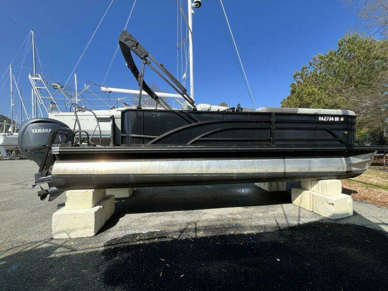 22ft Bennington Yacht For Sale