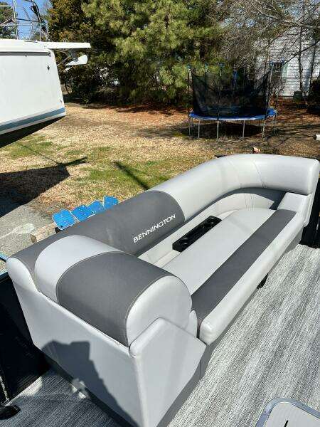 22ft Bennington Yacht For Sale