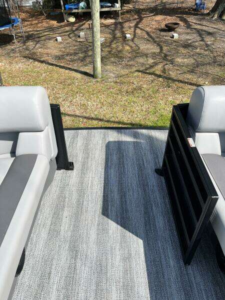 22ft Bennington Yacht For Sale