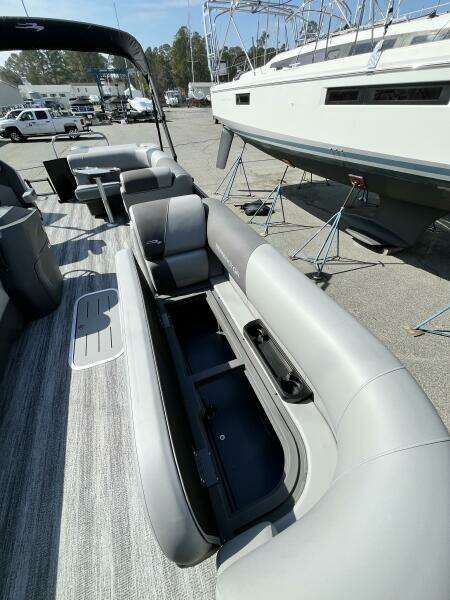 22ft Bennington Yacht For Sale