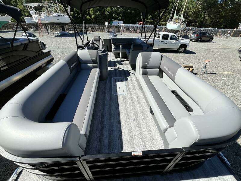 22ft Bennington Yacht For Sale