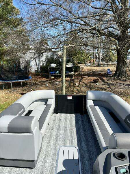 22ft Bennington Yacht For Sale