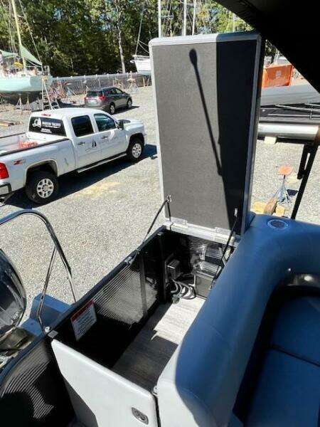 22ft Bennington Yacht For Sale