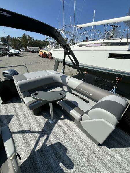 22ft Bennington Yacht For Sale