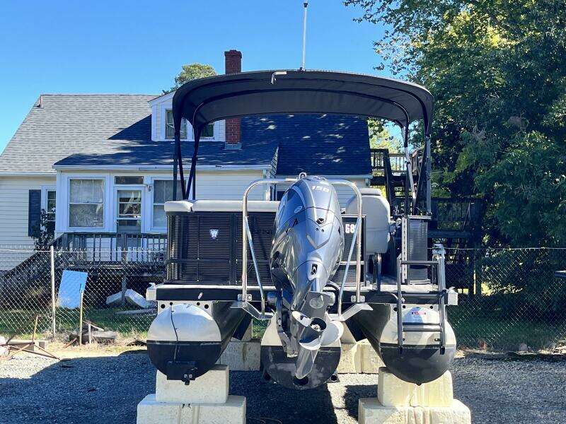 22ft Bennington Yacht For Sale