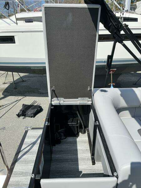 22ft Bennington Yacht For Sale