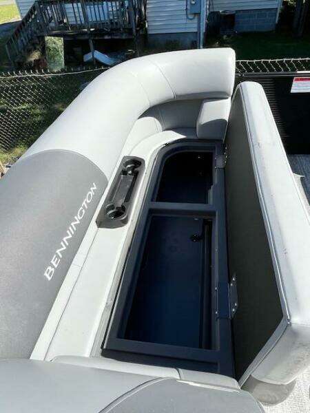 22ft Bennington Yacht For Sale