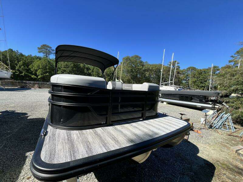 22ft Bennington Yacht For Sale