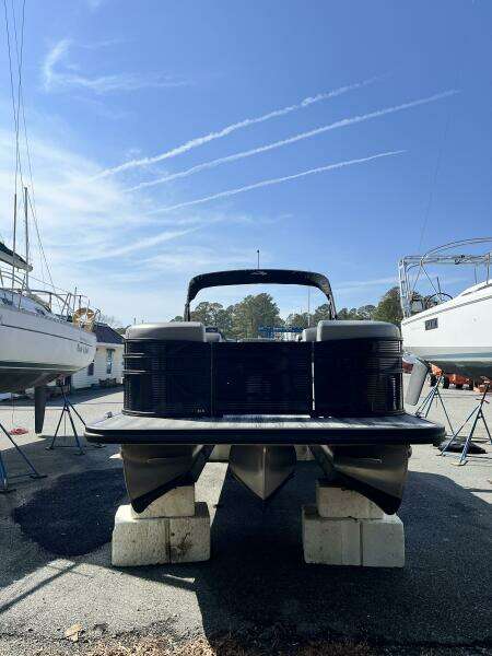 22ft Bennington Yacht For Sale