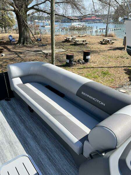 22ft Bennington Yacht For Sale