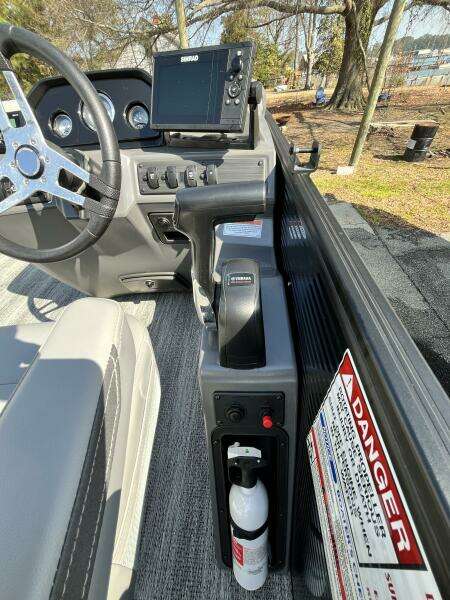 22ft Bennington Yacht For Sale