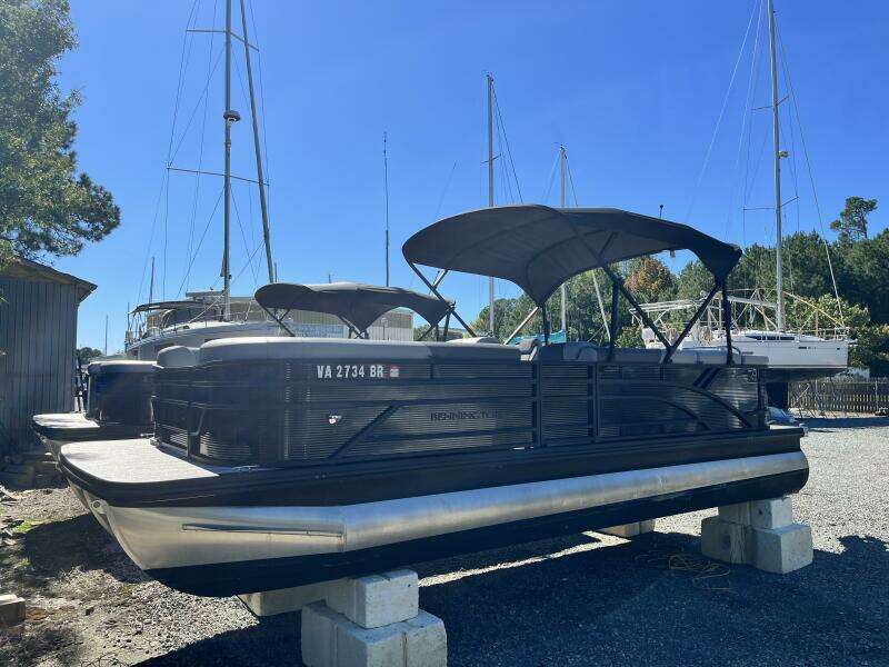 22ft Bennington Yacht For Sale