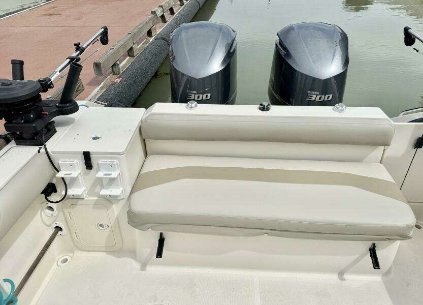 28ft Pursuit Yacht For Sale