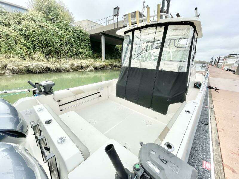 28ft Pursuit Yacht For Sale