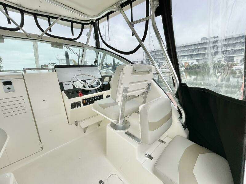 28ft Pursuit Yacht For Sale