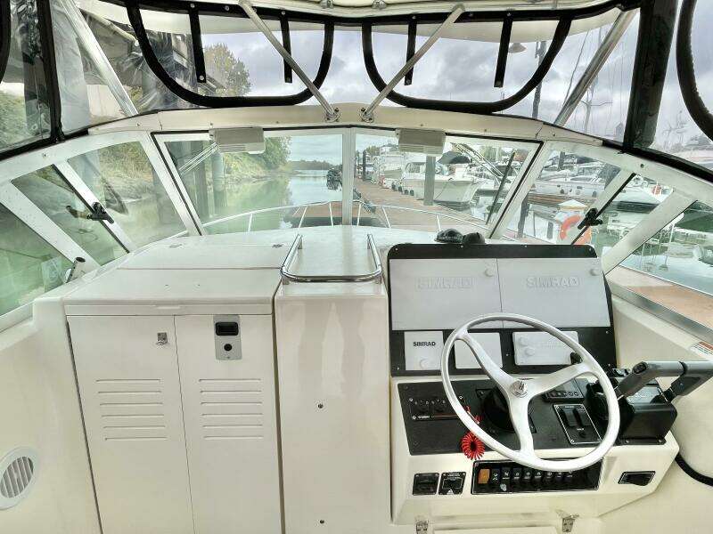 28ft Pursuit Yacht For Sale