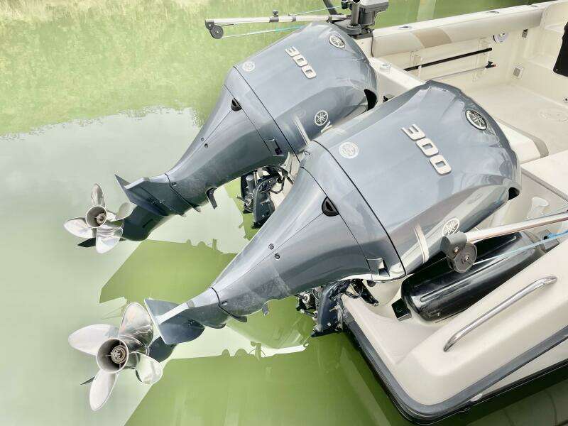 28ft Pursuit Yacht For Sale