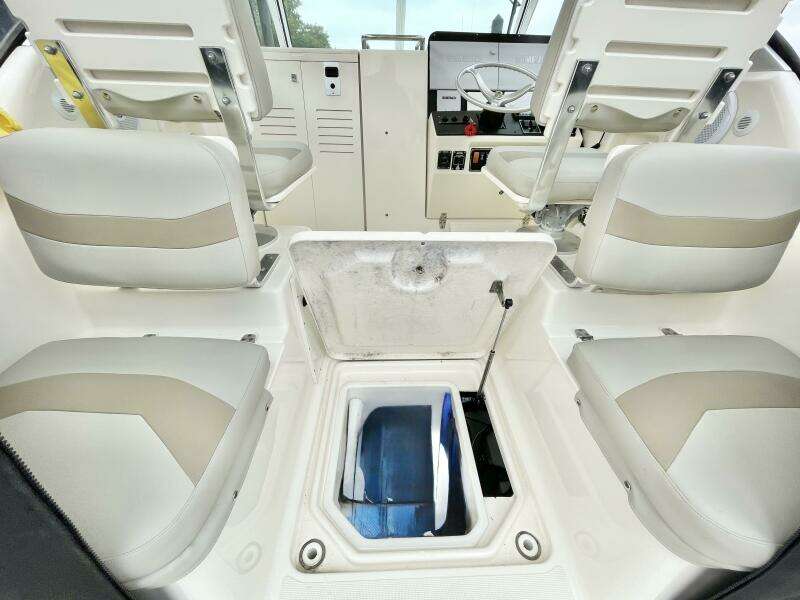 28ft Pursuit Yacht For Sale