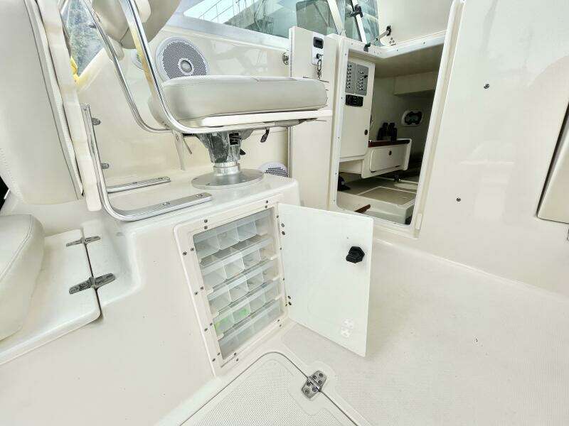 28ft Pursuit Yacht For Sale