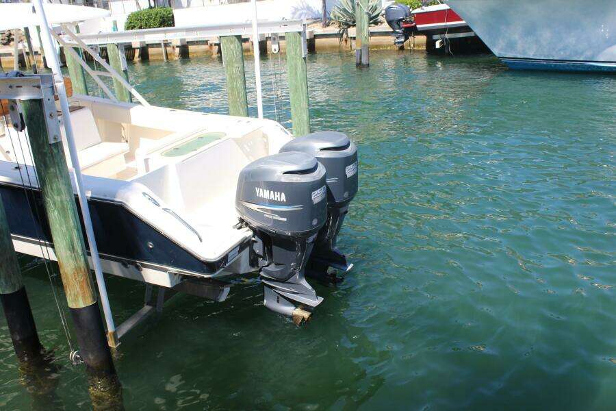 31ft Pursuit Yacht For Sale
