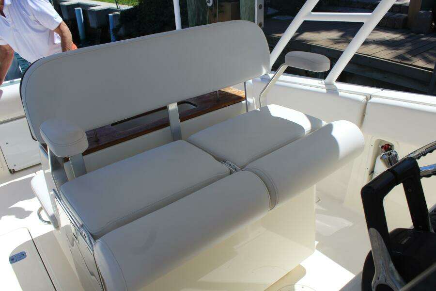 31ft Pursuit Yacht For Sale