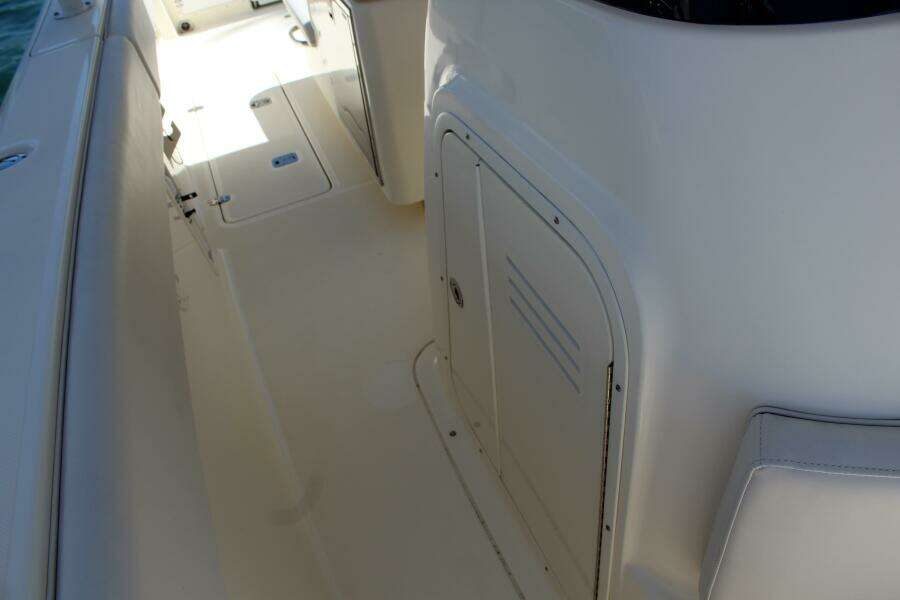 31ft Pursuit Yacht For Sale