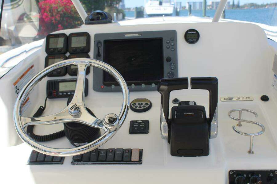 31ft Pursuit Yacht For Sale