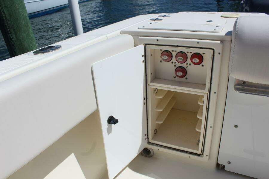 31ft Pursuit Yacht For Sale