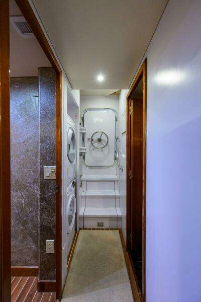 SAPPHIRE 72ft Hatteras Yacht For Sale
