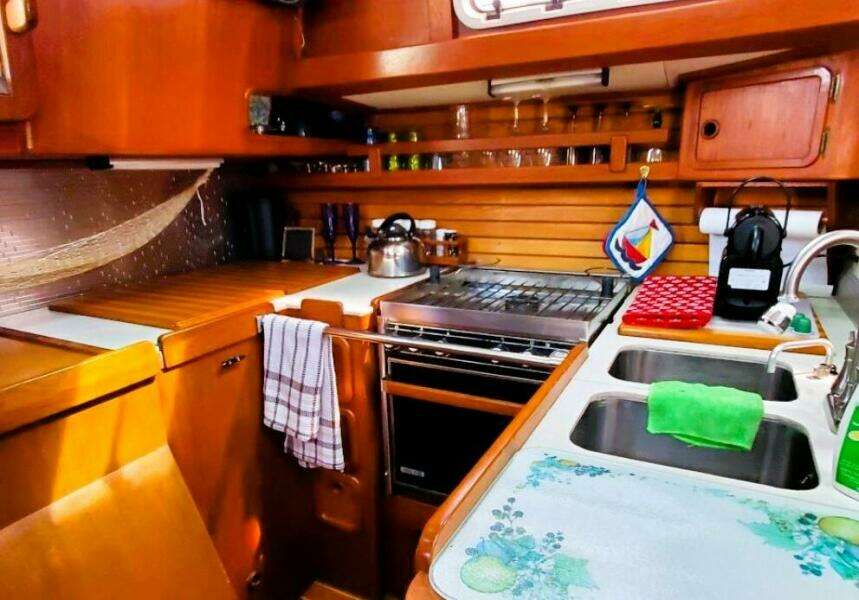 CAMARI 35ft Brewer Yacht For Sale