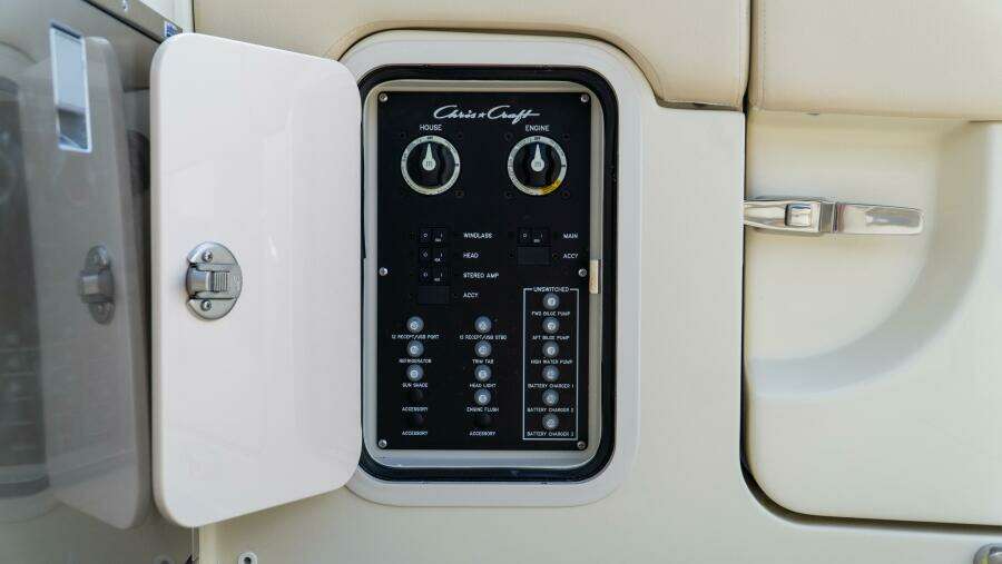 28 Calypso 28ft Chris Craft Yacht For Sale