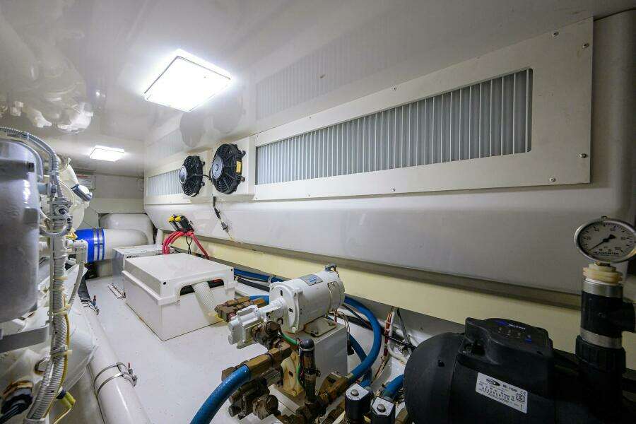 Viking 54 Day Sea - Engine Room