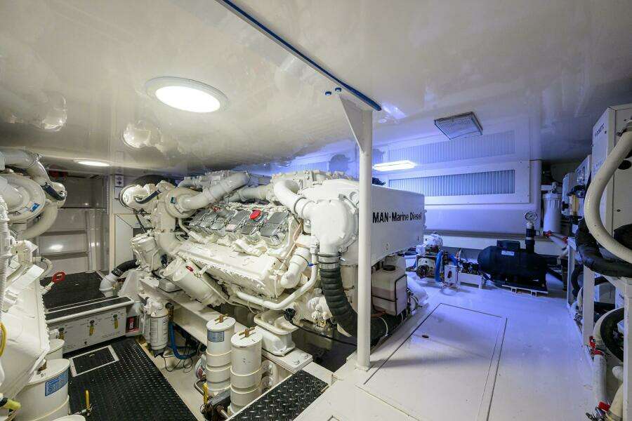 Viking 54 Day Sea - Engine Room