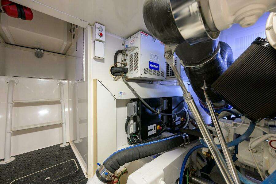 Viking 54 Day Sea - Engine Room