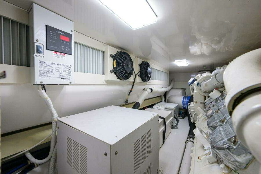 Viking 54 Day Sea - Engine Room