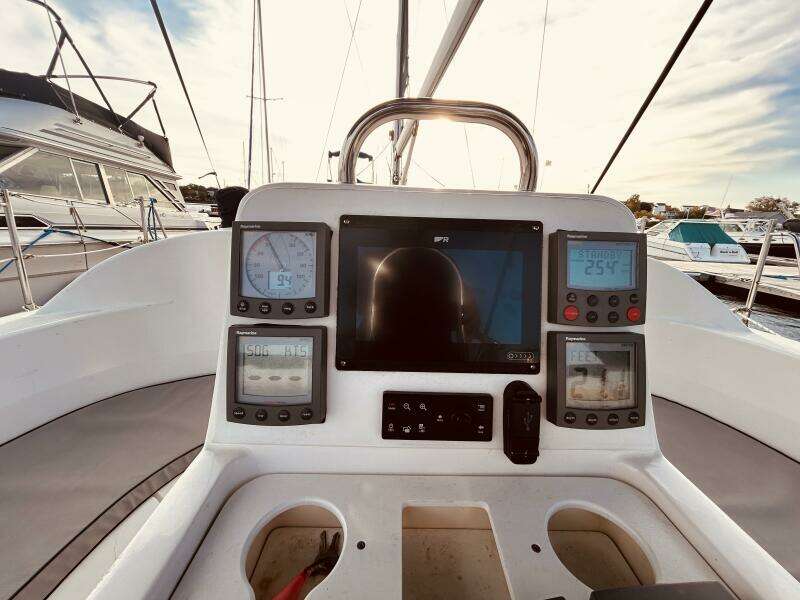 Happy Ours 38ft Hunter Yacht For Sale
