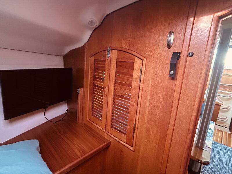 Happy Ours 38ft Hunter Yacht For Sale
